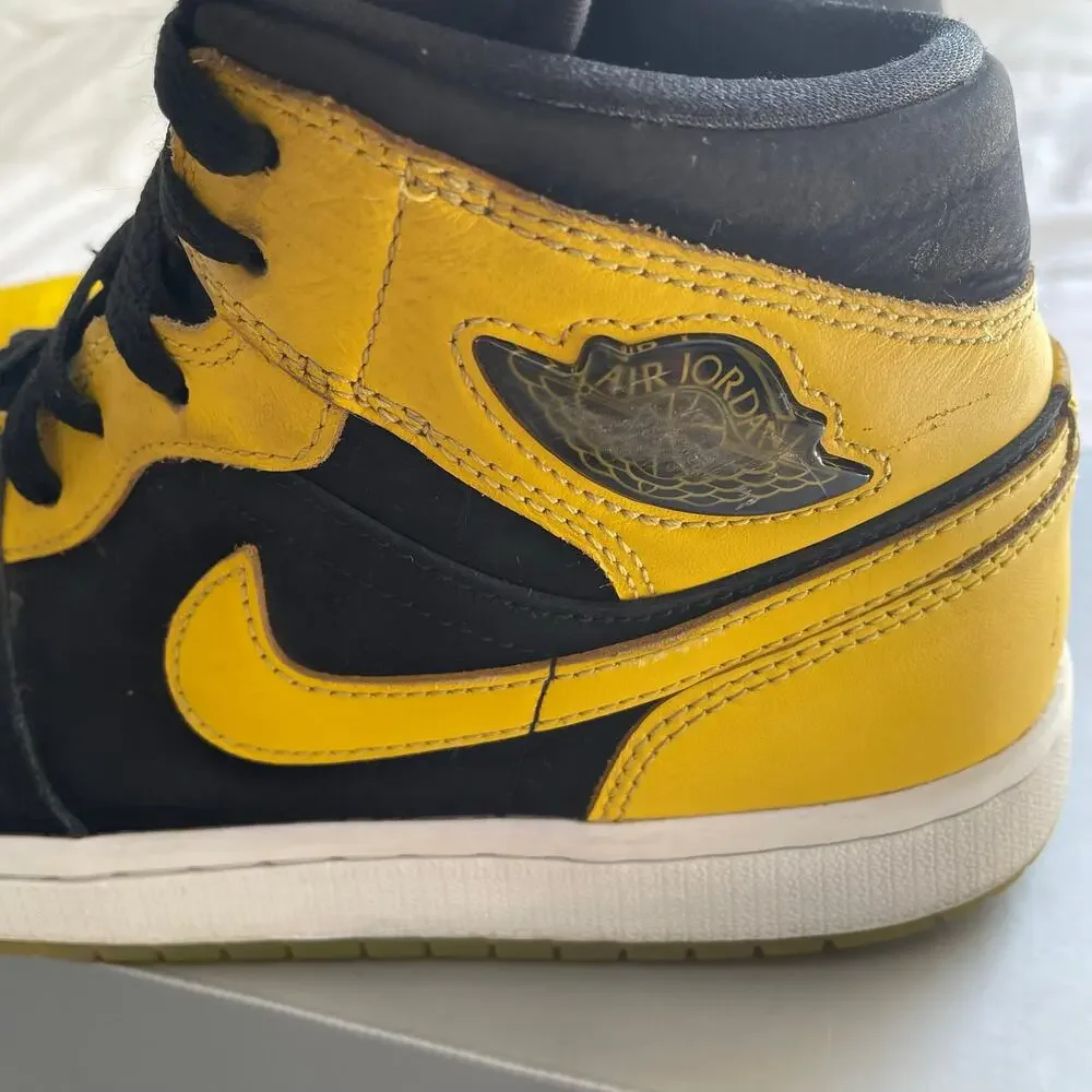 Nike Air Jordan 1 Mid SE New Love Mens Sneakers Size 9